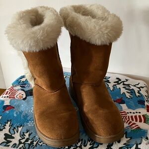 SO Girl’s Sz 3 Chestnut Suede Winter Boot w/faux fur lining & shearling style